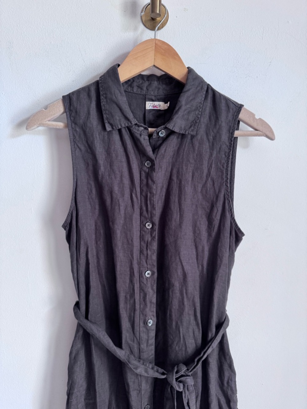 Faherty Sleeveless Button-Front Midi Dress in Charcoal - Picture 4 of 12